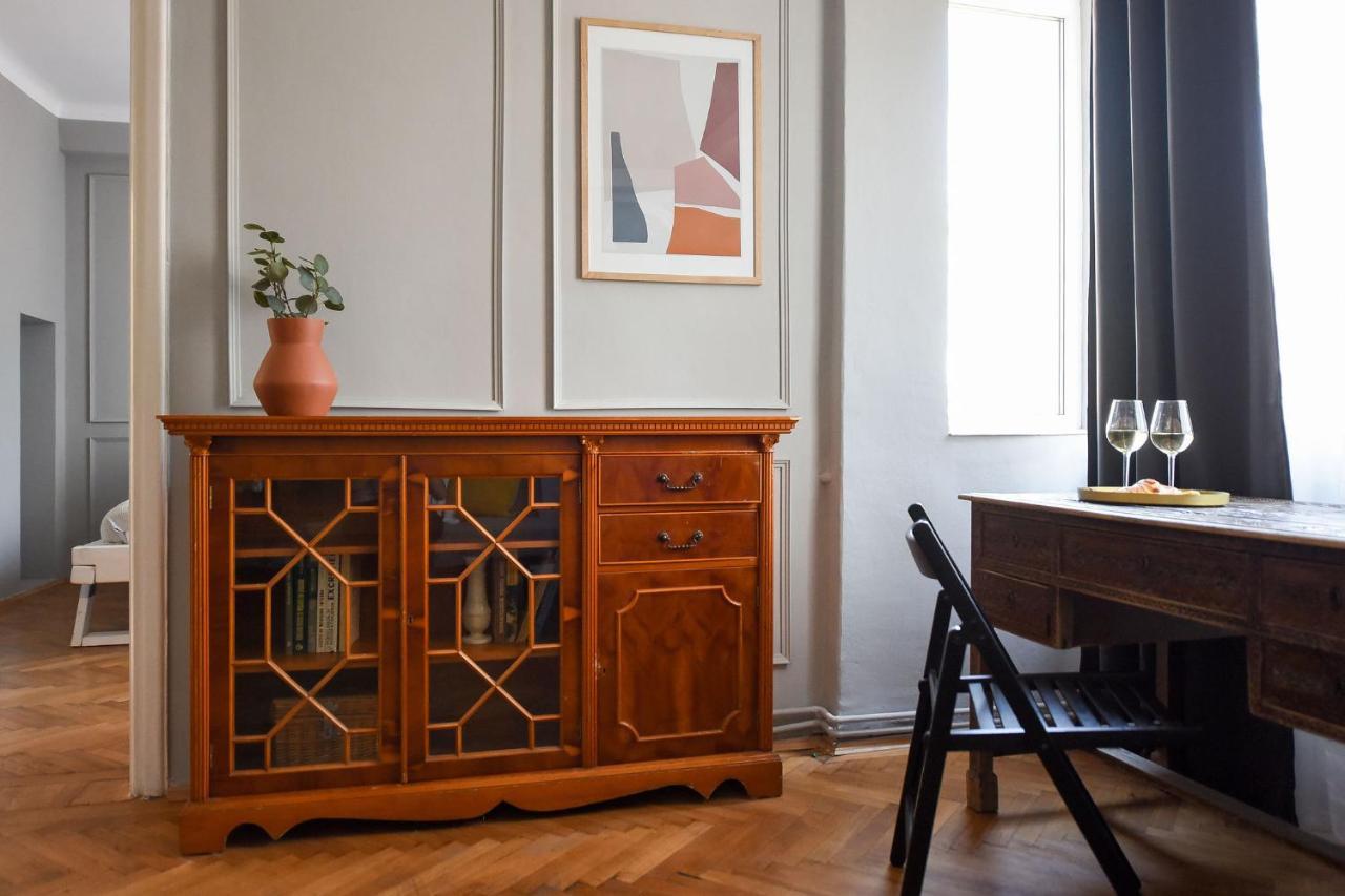 Stylish & Spacious Apartment Near The Old Town - A Touch Of History, A Dash Of Modernity Bukurešť Exteriér fotografie